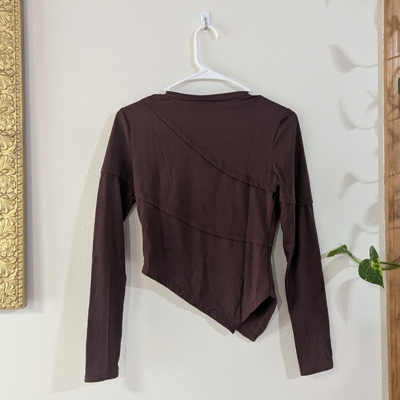 Asymmetrical Cropped Top - Picture 3 of 4